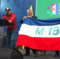 Gustavo Petro, que sacó bandera del M-19 en colegio de Zipaquirá, río y se justificó