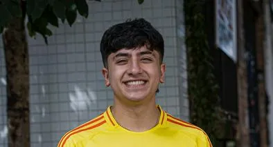 El reconocido TikToker colombiano encendió las redes sociales al recibir millonaria transferencia durante la transmisión de un partido de la Kings League.