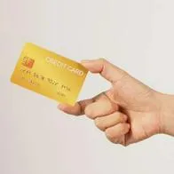 Imagen de tarjetas de crédito por nota sobre baja más lenta en tasas de interés
