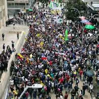 Foto de movilizaciones en Bogotá, en nota de por qué siempre hay marchas en Colombia durante el primero de mayo y dónde serán.