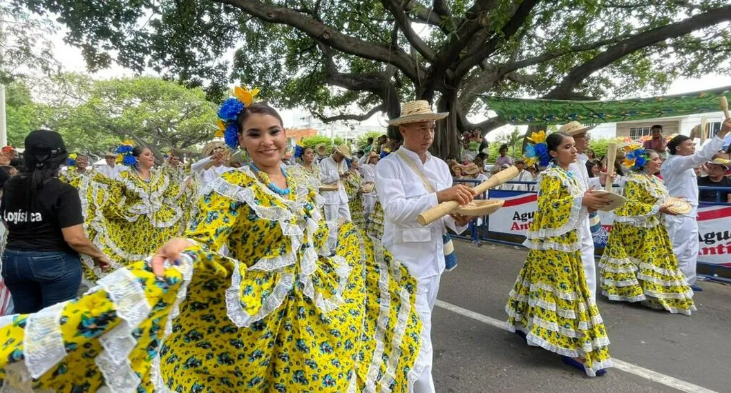 El Desfile de Piloneras engalanó las calles de Valledupar en el Festival Vallenato