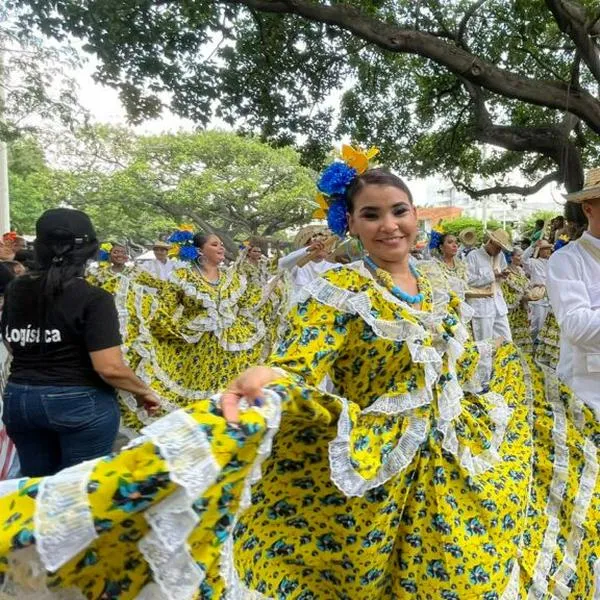 El Desfile de Piloneras engalanó las calles de Valledupar en el Festival Vallenato