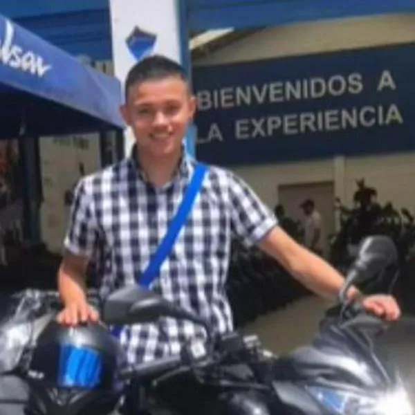  Él era el joven paramédico que murió arrollado cuando atendía un accidente