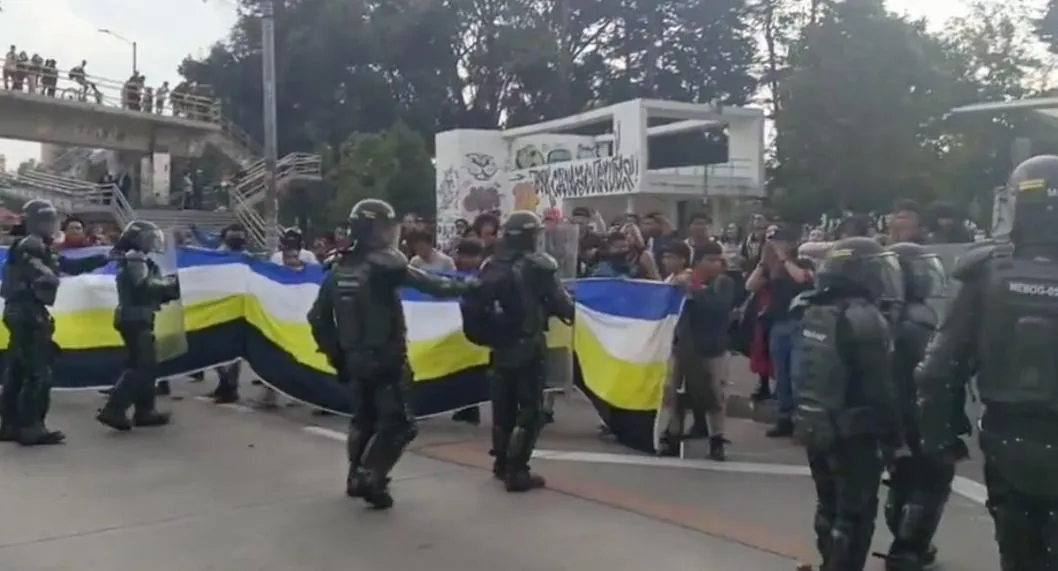 Protesta en la Universidad Nacional causa caos en Transmilenio por la calle 26