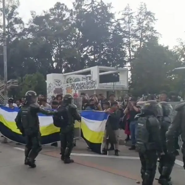 Protesta en la Universidad Nacional causa caos en Transmilenio por la calle 26