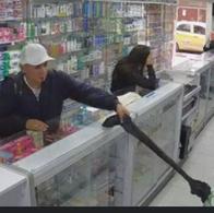 Ladrón brazo mecánico para robarse un celular en Bogotá