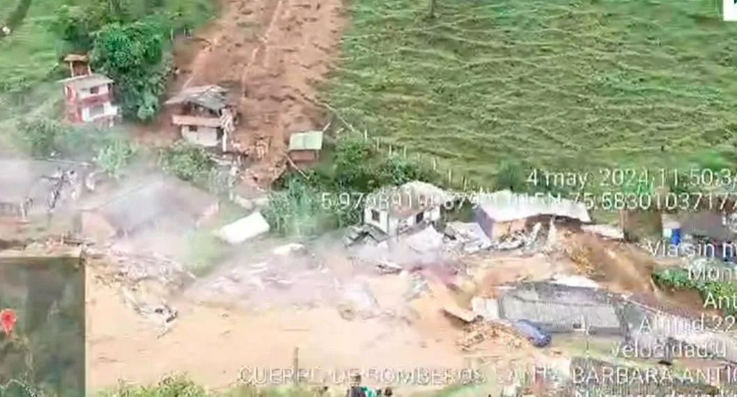 Atención: Avalancha destruyó 30 casas y familias se resguardan en lo alto de la montaña en Montebello, Antioquia
