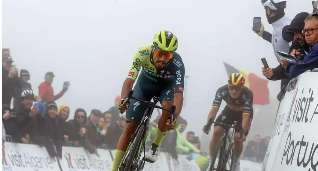 Daniel Felipe Martínez llegó segundo en etapa del Giro de Italia, detrás de Pogacar