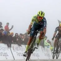 Daniel Felipe Martínez llegó segundo en etapa del Giro de Italia, detrás de Pogacar