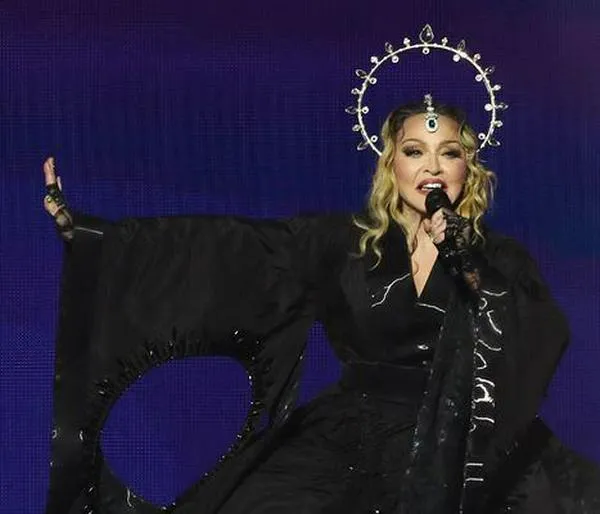 Madonna les dio alegría a asistentes a concierto en Brasil y dio beso sorpresa