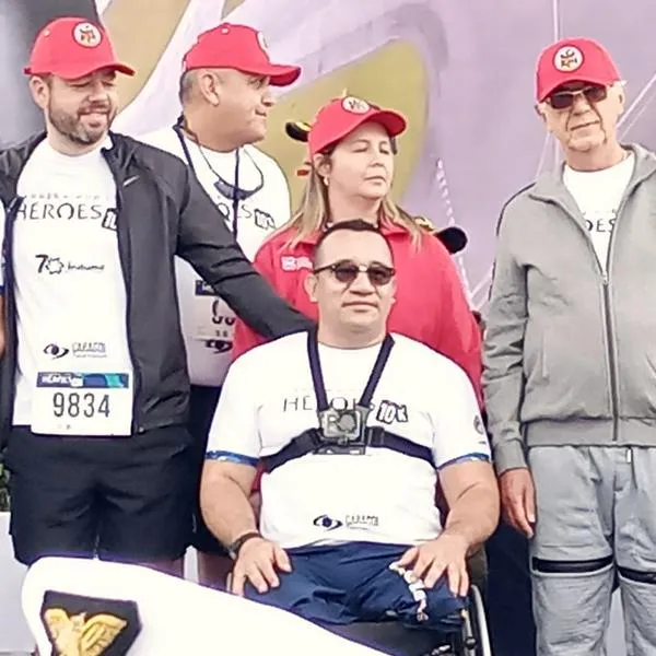 Carlos Fernando Galán, aplaudido, ministro de Defensa, abucheado, en Carrera de los Héroes 2024.