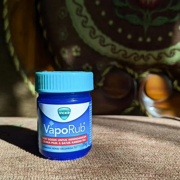 Para qué sirve el Vick VapoRub y dónde usarlo para fines poco conocidos