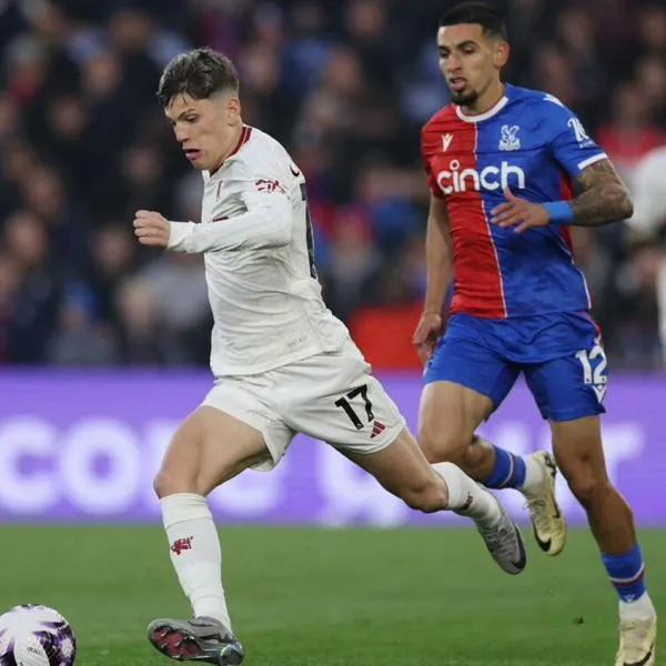 Daniel Muñoz, sorprendió al Manchester United y se reportó en el 1-0 parcial del Crystal Palace por Premier League