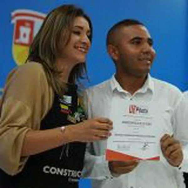 Abren becas para que jóvenes de Cali, Barranquilla y Medellín se capaciten en el sector de la construcción