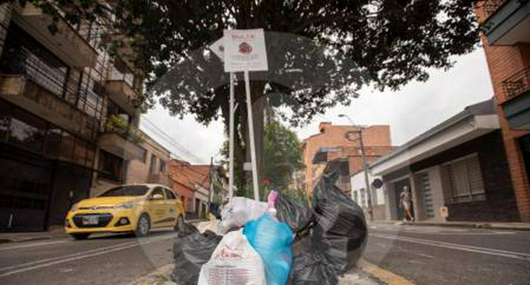 Ojo con la basura: en Envigado impondrán multas de hasta $400.000 por sacar bolsas en horarios no permitidos