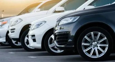 Asociación Nacional de Movilidad Sostenible (Andemos) pide a bancos que bajen sus tasas de interés para incentivar venta de carros en Colombia.