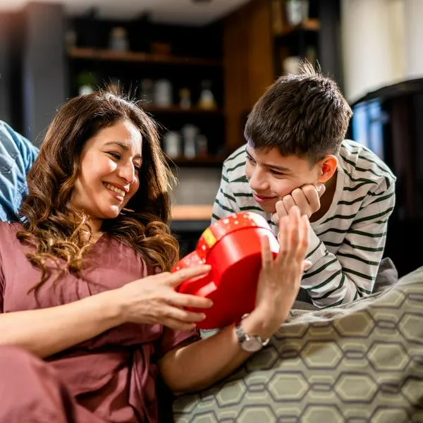 Por Whatsapp clientes de Banco Falabella podrán encontrar regalo para celebrar día de la madre.