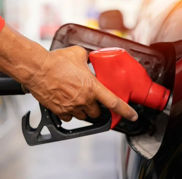 Gasolina en Colombia con $500 de descuento usando ahora tarjeta débito Dale