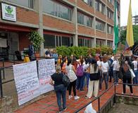 Funcionarios del Icbf protestan en Antioquia por retrasos en pagos para recursos
