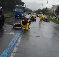 Bogotá: accidente de moto provocó la caída de al menos 5 motocicletas más