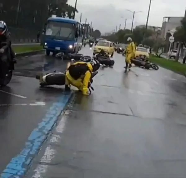 Bogotá: accidente de moto provocó la caída de al menos 5 motocicletas más
