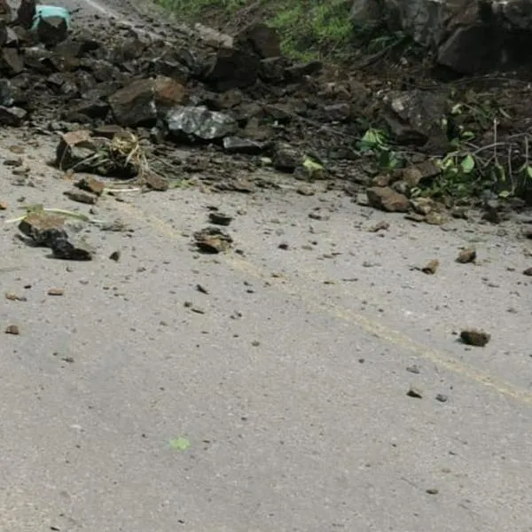 Desprendimiento de rocas en la vía Amagá-Bolombolo dejó dos muertos