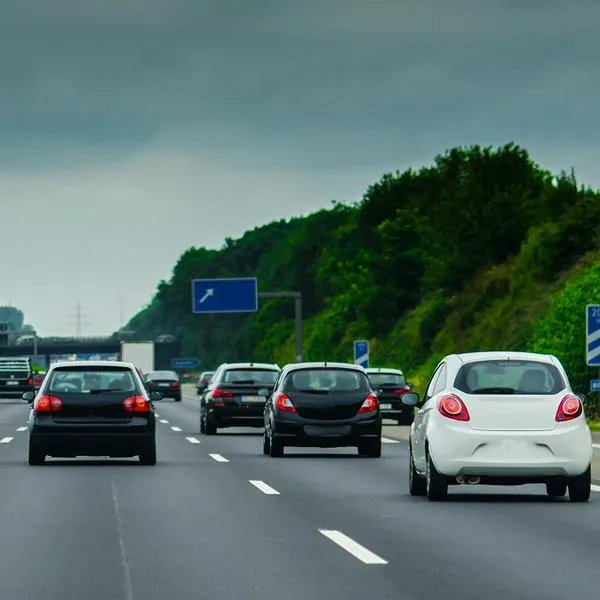 Carros, en nota sobre cómo adelantar vehículos correctamente