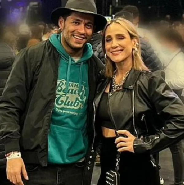 Santiago Alarcón y 'Chichila' Navia, en nota sobre que su hijo es futbolista de La Equidad