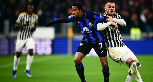 Juan Guillermo Cuadrado en un partido de Inter de Milán vs. Juventus por Serie A de Italia, país donde consiguió la nacionalidad