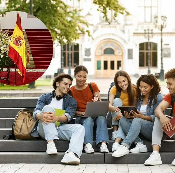 Imagen de estudiantes universitarios por nota sobre oportunidades de estudio para colombianos