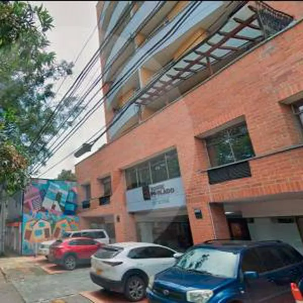 Investigan muerte de un fotógrafo suizo que cayó del séptimo piso de un hotel en El Poblado