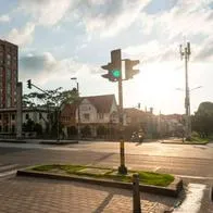 Foto de tránsito bogotano, en nota de qué semáforo en Bogotá tarda más en cambiar y por qué