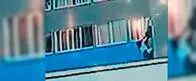 EN VIDEO: Mujer fue lanzada por la ventana de su apartamento en Robledo
