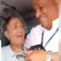 Mujer dejó 2 millones de pesos en un bus y el conductor se los devolvió   