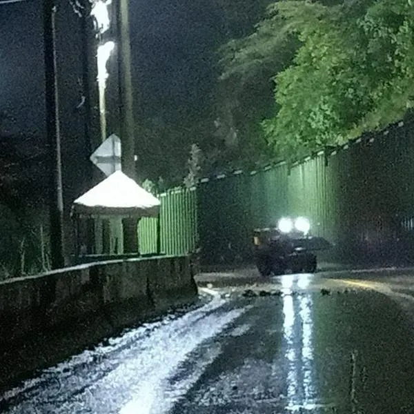 Vía al Llano, de Villavicencio a Bogotá, está cerrada por bloqueo de materiales