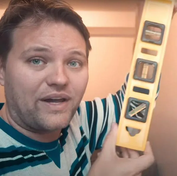 ‘Youtuber’ ruso Stas Konstantinov, que compró casa en Colombia, pero le salió torcida