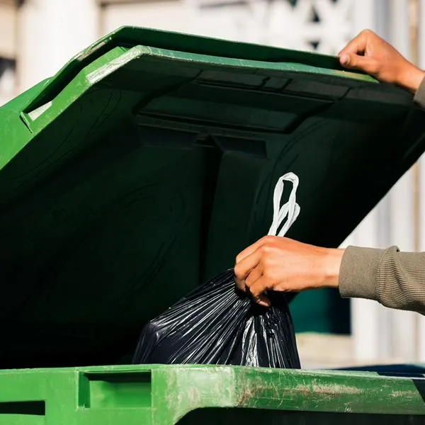 ¿Qué es el liquido que sale de la basura y cómo se llama?