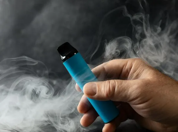 Gobierno Petro sancionó ley que prohíbe venta de vapeadores para menores de edad en Colombia