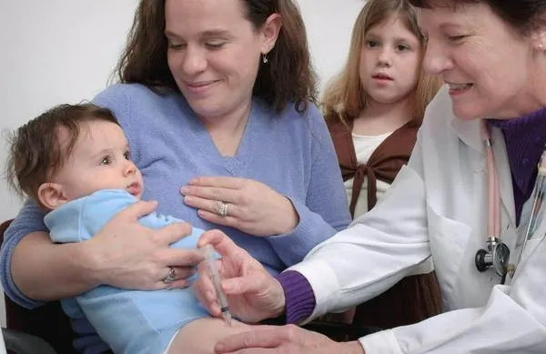 Estas son las vacunas que debería tener su bebé a los cuatro meses
