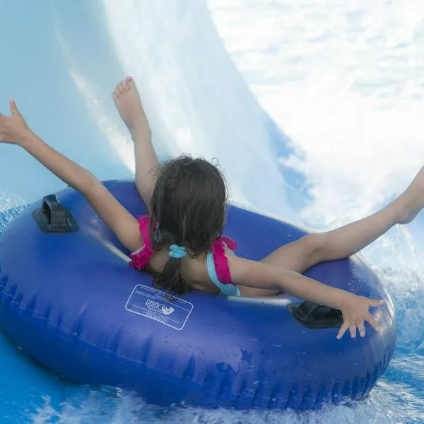 Foto de niña en vacaciones, en nota de por qué siempre hay dos puentes festivos en junio en Colombia y en qué fechas son