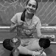 "Murió por un golpe en el abdomen tras chocar con su rival": joven jugadora de fútbol femenino de Caldas
