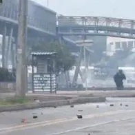 Disturbios en Bogotá: encapuchados y fuerza pública se enfrentan en la NQS