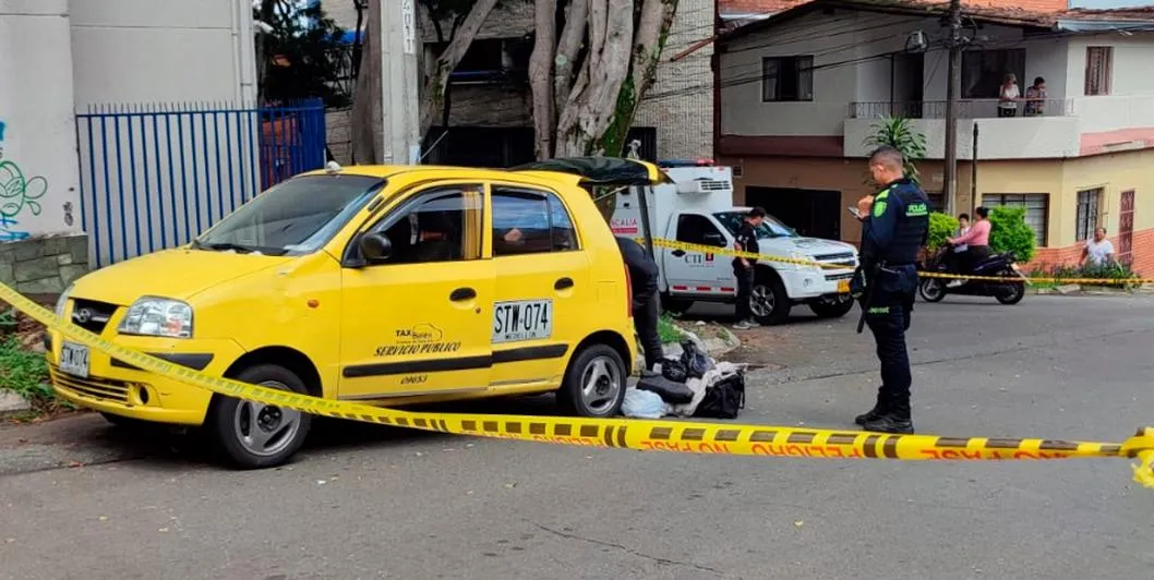 Hallan muerto a taxista dentro de su vehículo en Villa Hermosa
