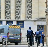 Policía francesa mata a un hombre armado que intentaba prender fuego a una sinagoga en Rúan, Normandía