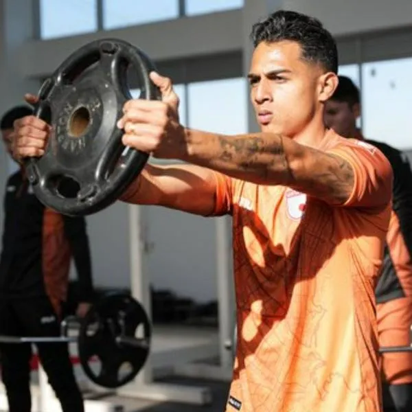 El futbolista Frank Castañeda se sinceró, agachó cabeza y confesó que su proceso en Santa Fe no ha sido nada fácil. Esto vive el jugador.