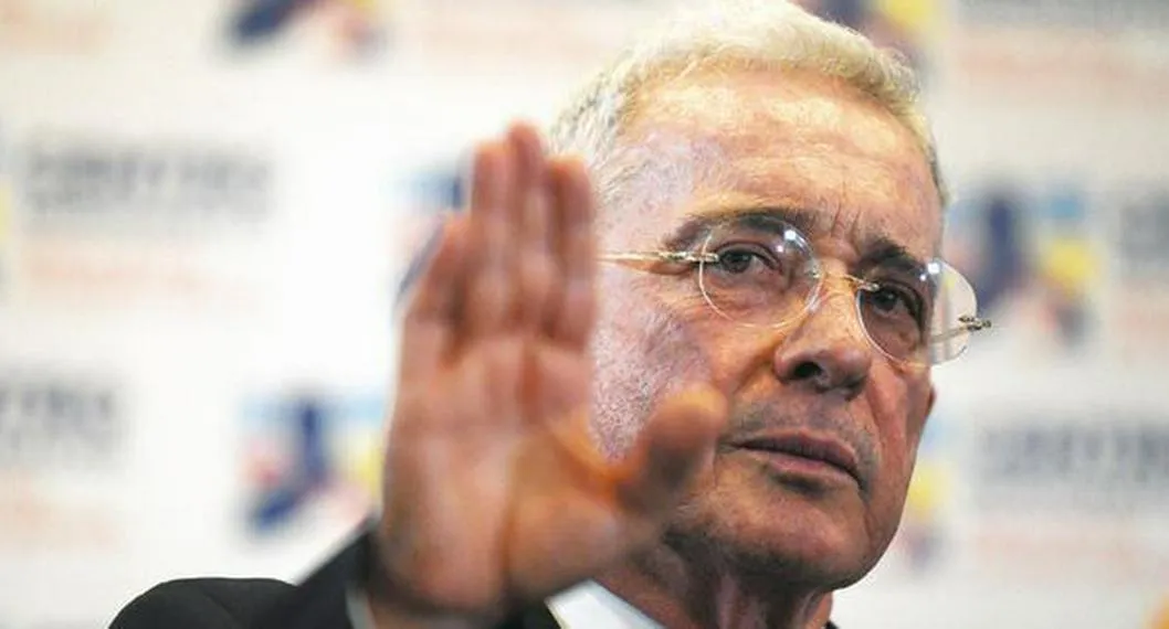 Caso Uribe: Fiscalía agregó un nuevo delito contra el expresidente