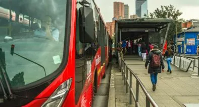 Denuncian falsas ofertas de trabajo en el Transmilenio 