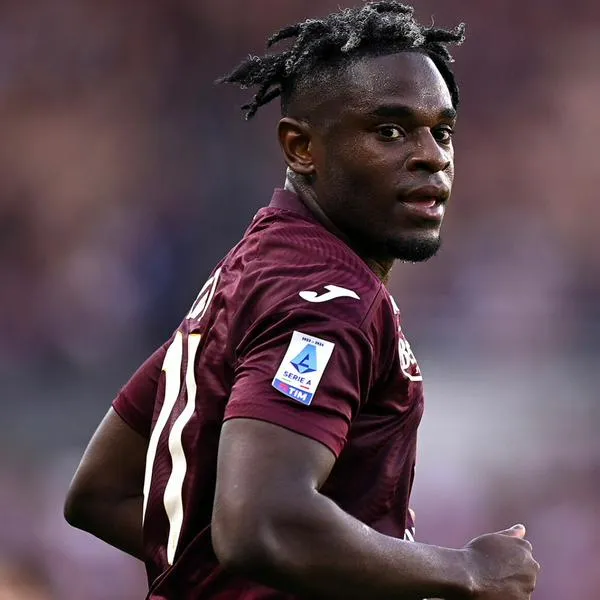 Duván Zapata vacunó al Milán con tremendo cabezazo, en partido de Serie A