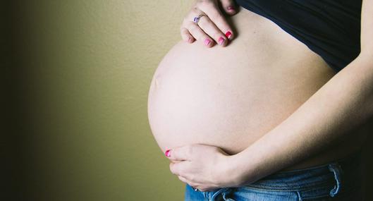 Compensar da $600.000 mensuales a mujeres embarazadas: cómo y quiénes aplican