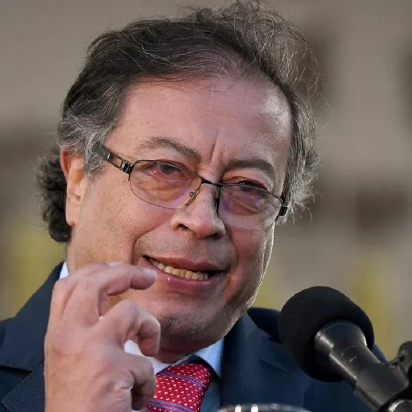 Gustavo Petro propone himno de Latinoamérica como la Unión Europea en 1993